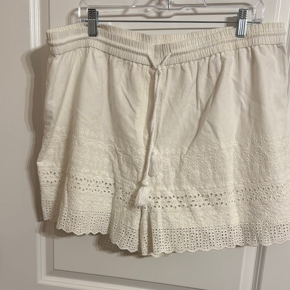 Faded Glory Women's Cream Shorts